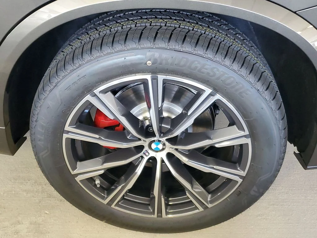 New 2026 Manhattan Green Metallic BMW xDrive40i image 5