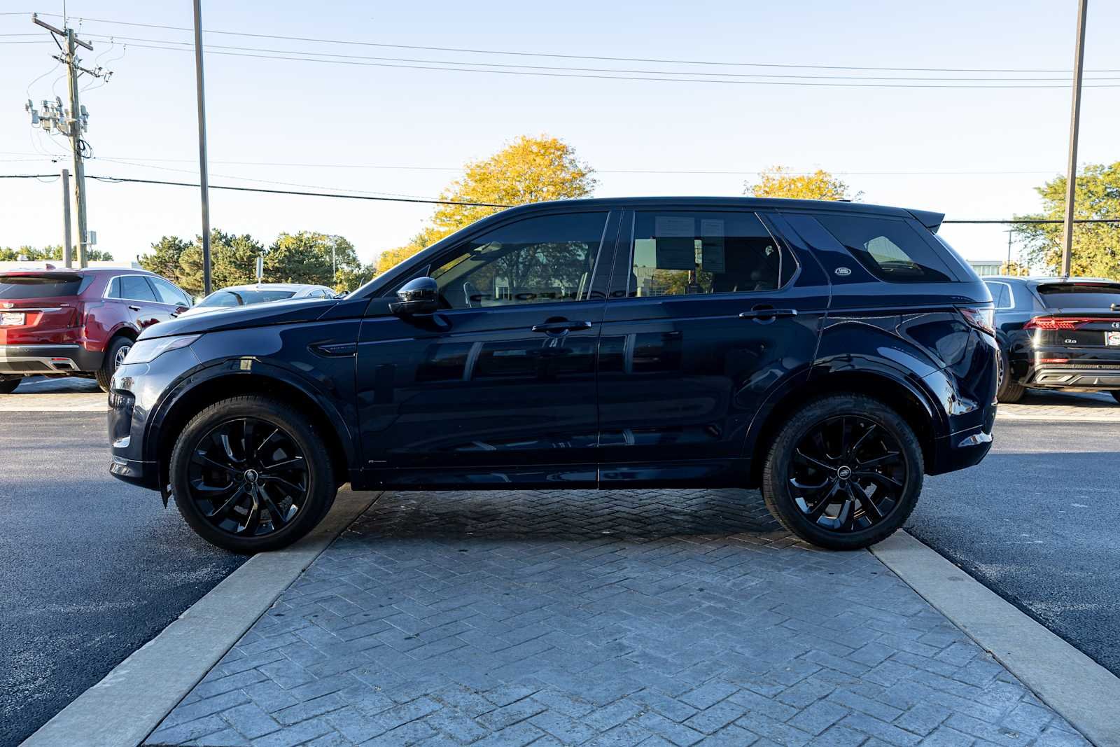 Used 2020 Portofino Blue Metallic Land Rover SE R-Dynamic image 4
