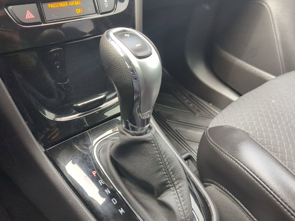 Used 2022 Ebony Twilight Metallic Buick Preferred image 18
