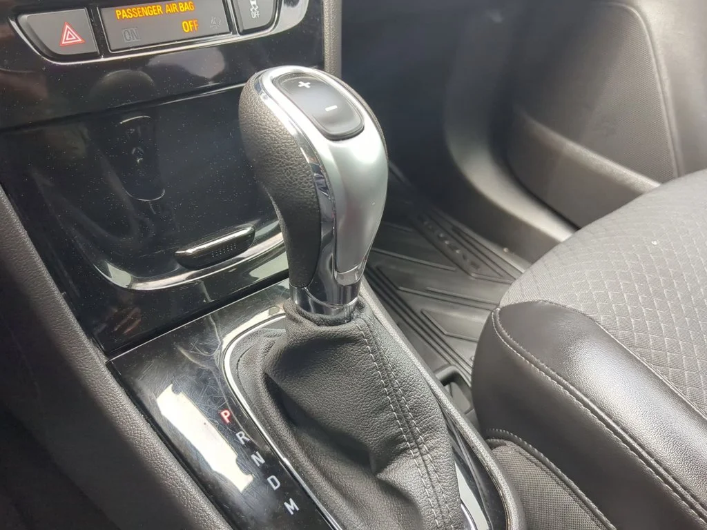 Used 2022 Ebony Twilight Metallic Buick Preferred image 18