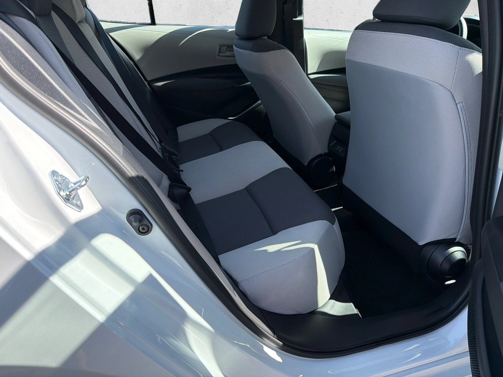 New 2027 Wind Chill Pearl Toyota LE image 15