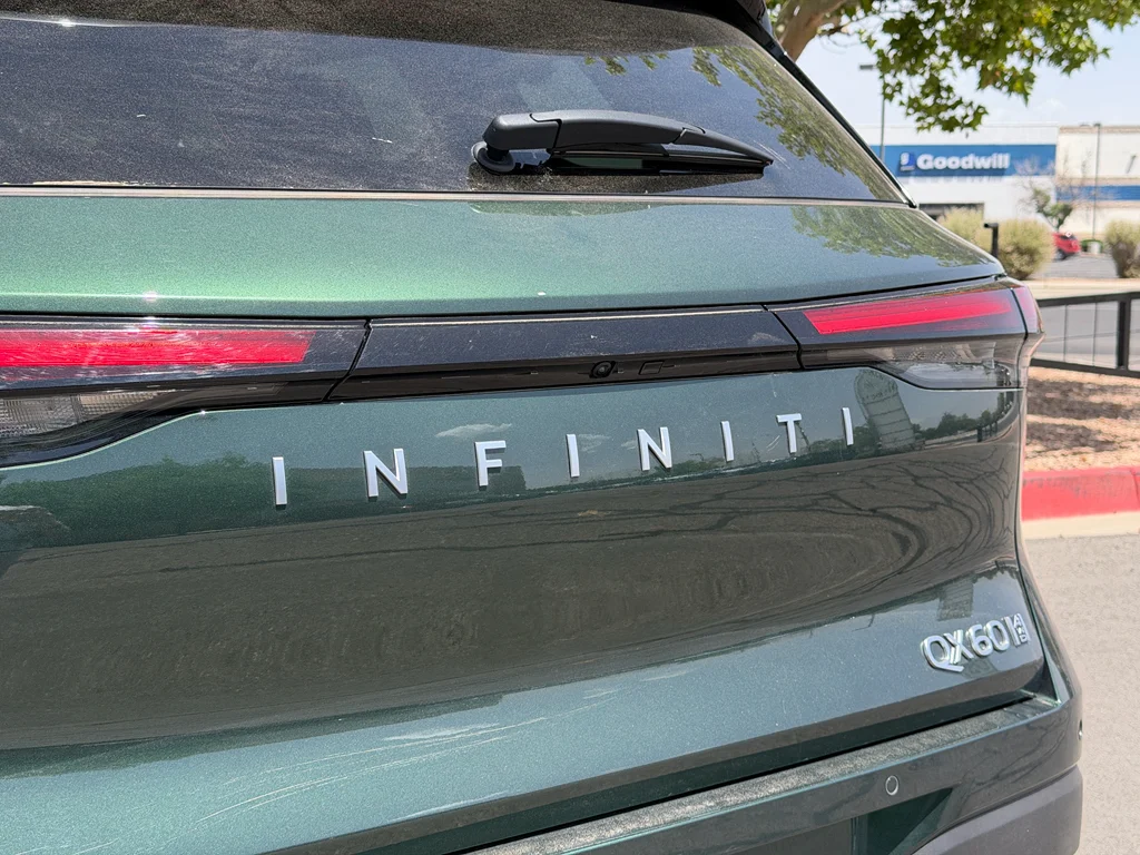 Certified Used 2026 Deep Emerald INFINITI LUXE image 5