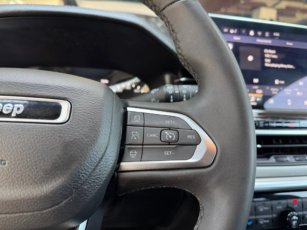 Used 2025 Silver Jeep Limited image 25