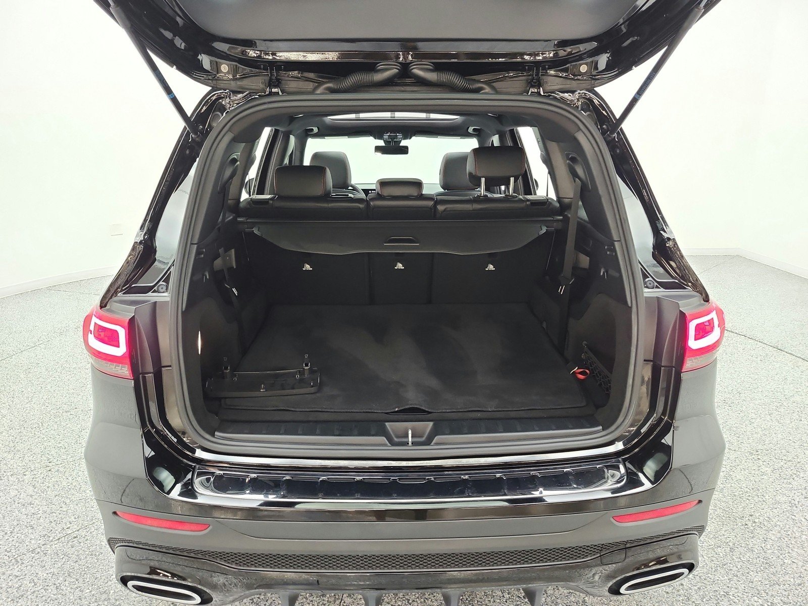 Used 2022 Night Black Mercedes-Benz GLB 250 SUV image 18