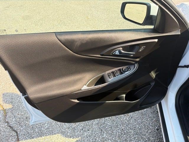 Used 2024 Summit White Chevrolet LT image 11