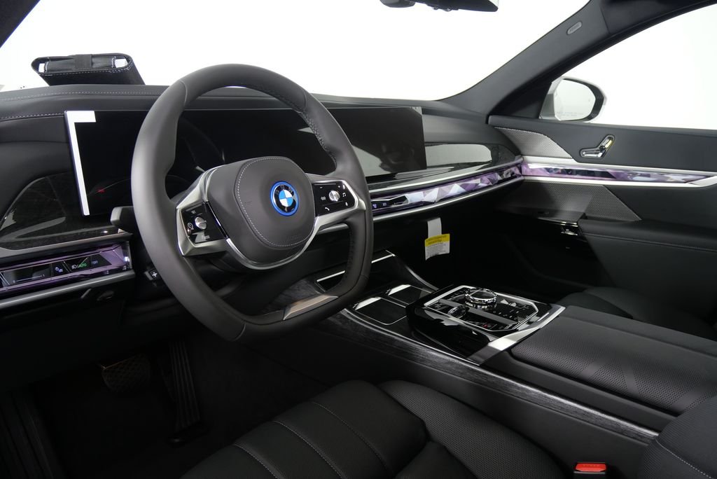2025 BMW i7 50 - Photo 12