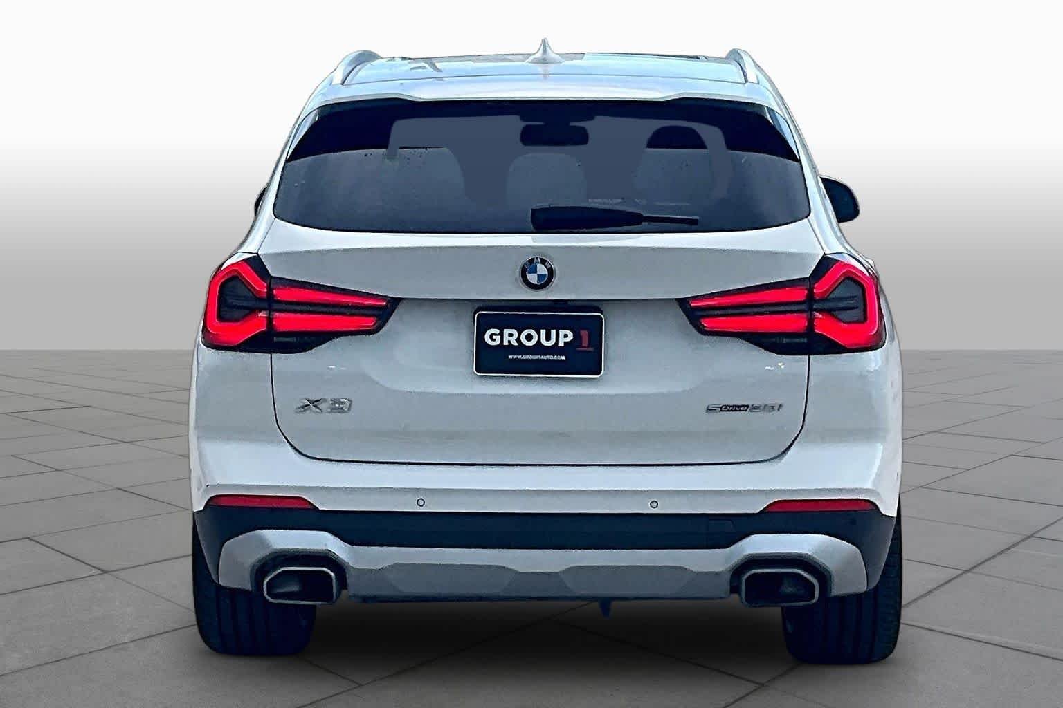 Used 2023 Alpine White BMW sDrive30i image 4