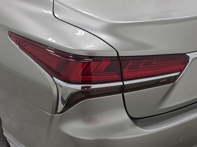 Used 2018 Silver Lexus 500 Base image 32