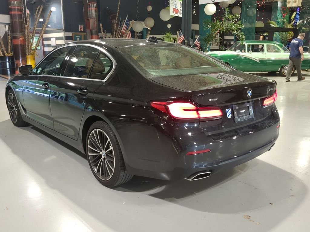 Used 2022 Black BMW 540i xDrive image 9