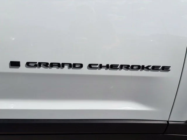 New 2027 White Jeep Laredo Altitude image 14