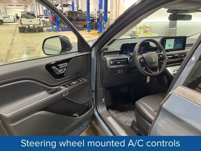 New 2026 Whisper Blue Metallic Clearcoat Lincoln Premiere® image 16