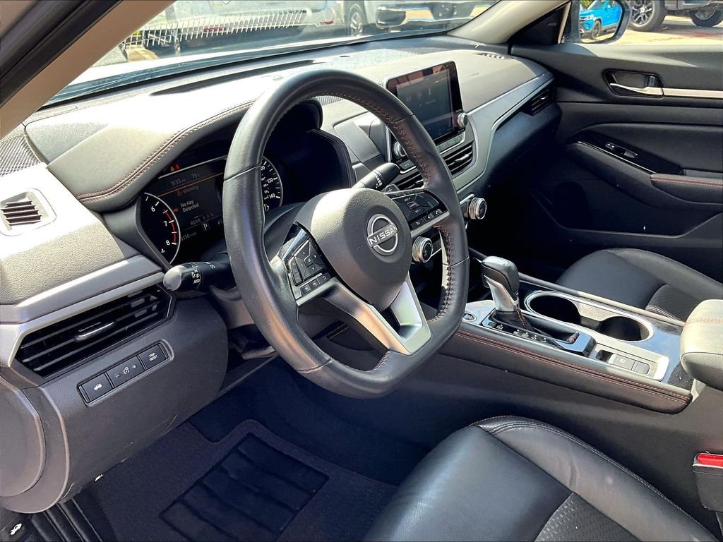 Used 2024 Silver Nissan 2.5 SR image 8