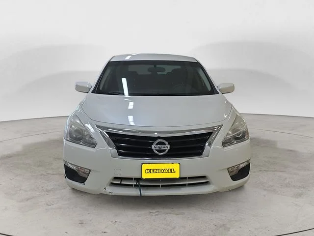 Used 2015 White Nissan 2.5 S image 8