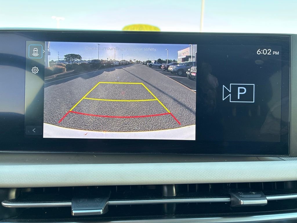 Used 2025 White Hyundai SEL image 17