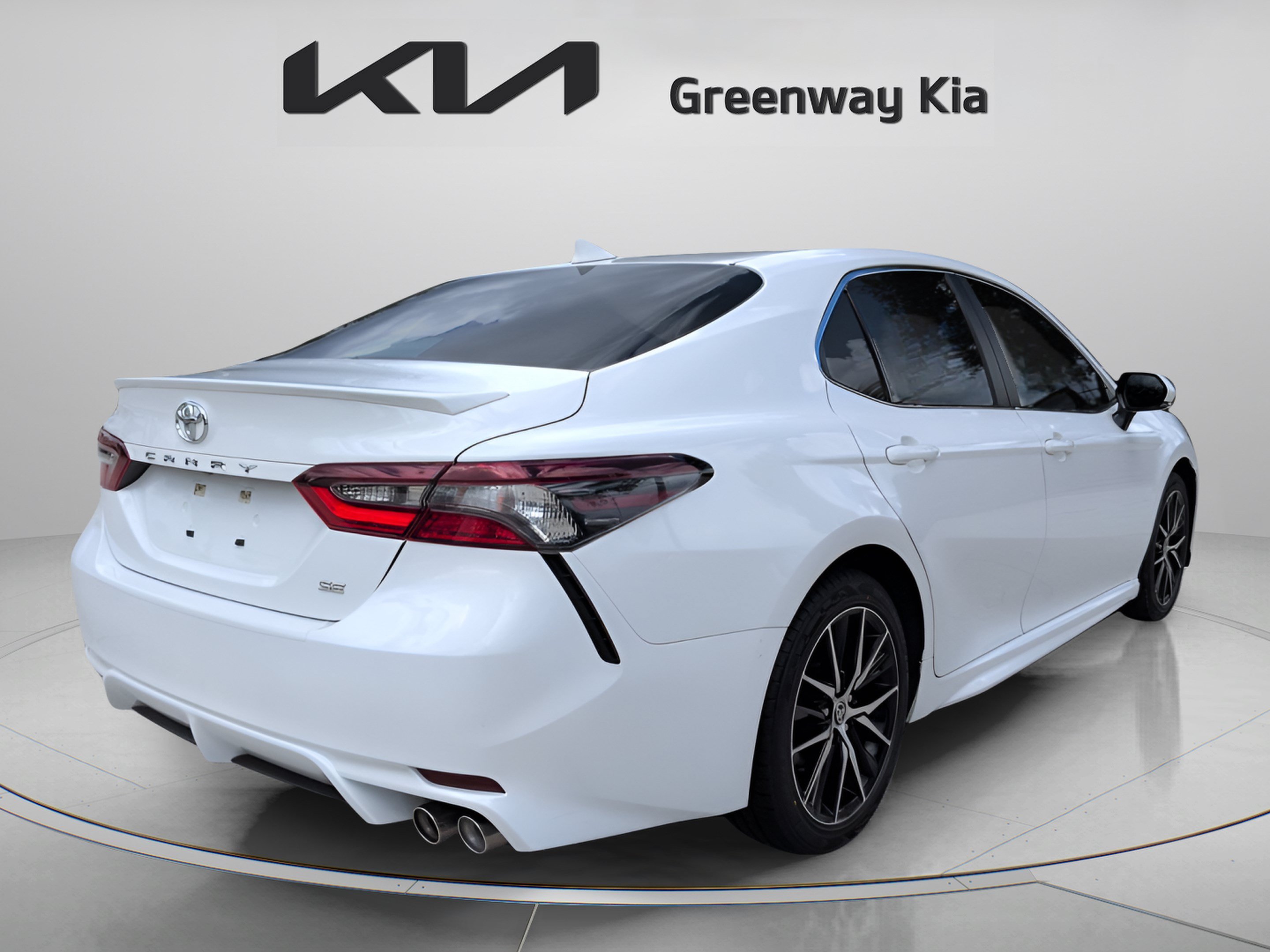 Used 2024 Ice Toyota SE image 5