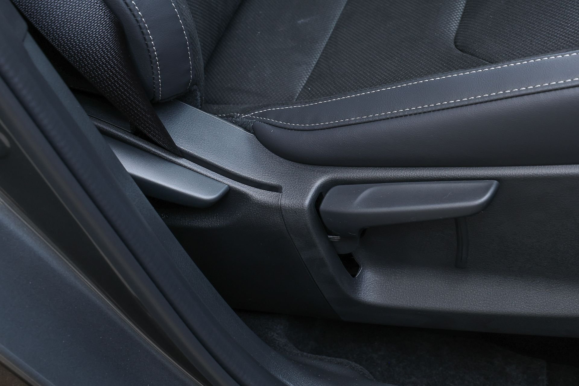 New 2026 Machine Gray Metallic Mazda 2.5 S Select AWD image 29