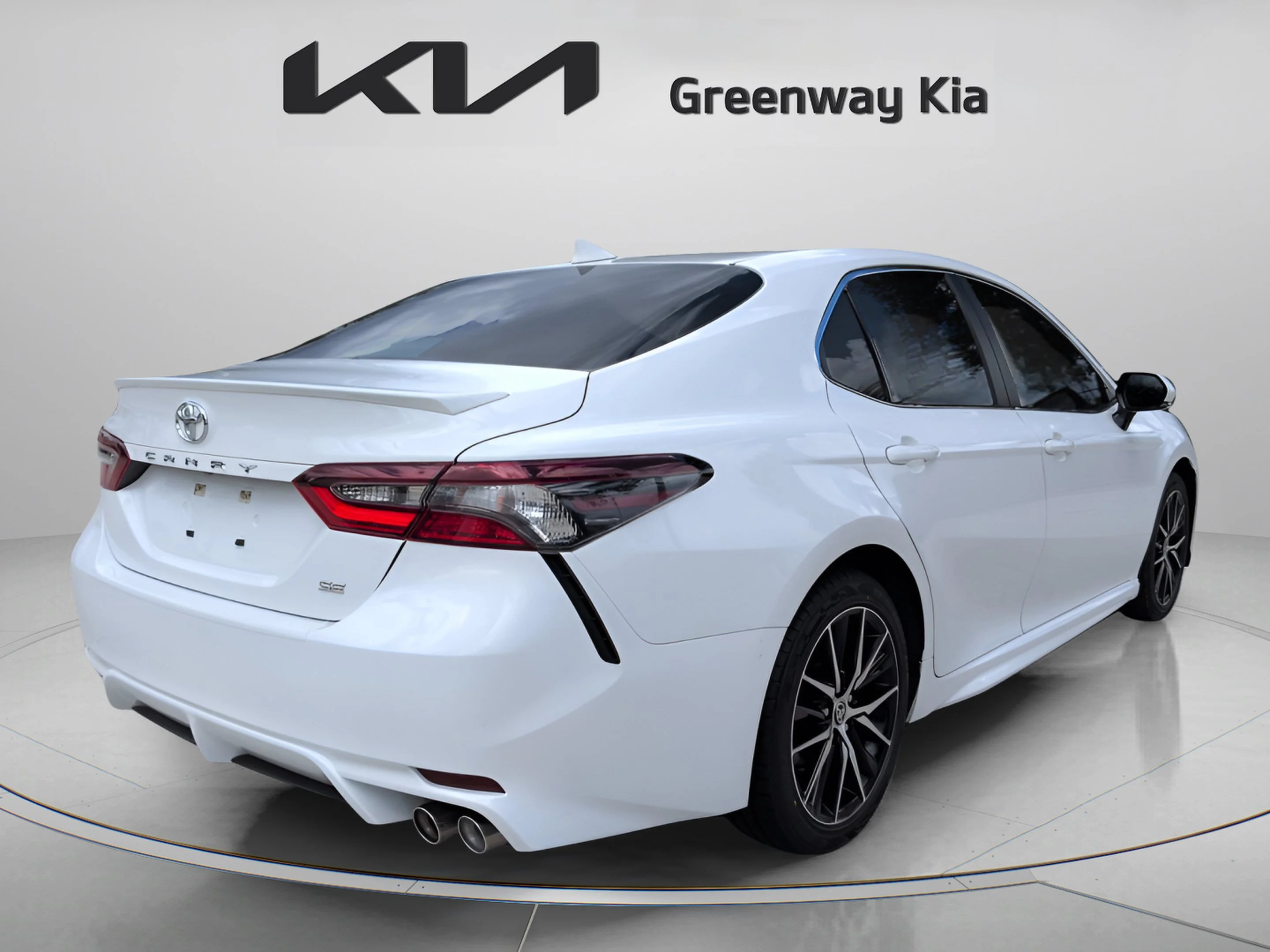 Used 2024 Ice Toyota SE image 5