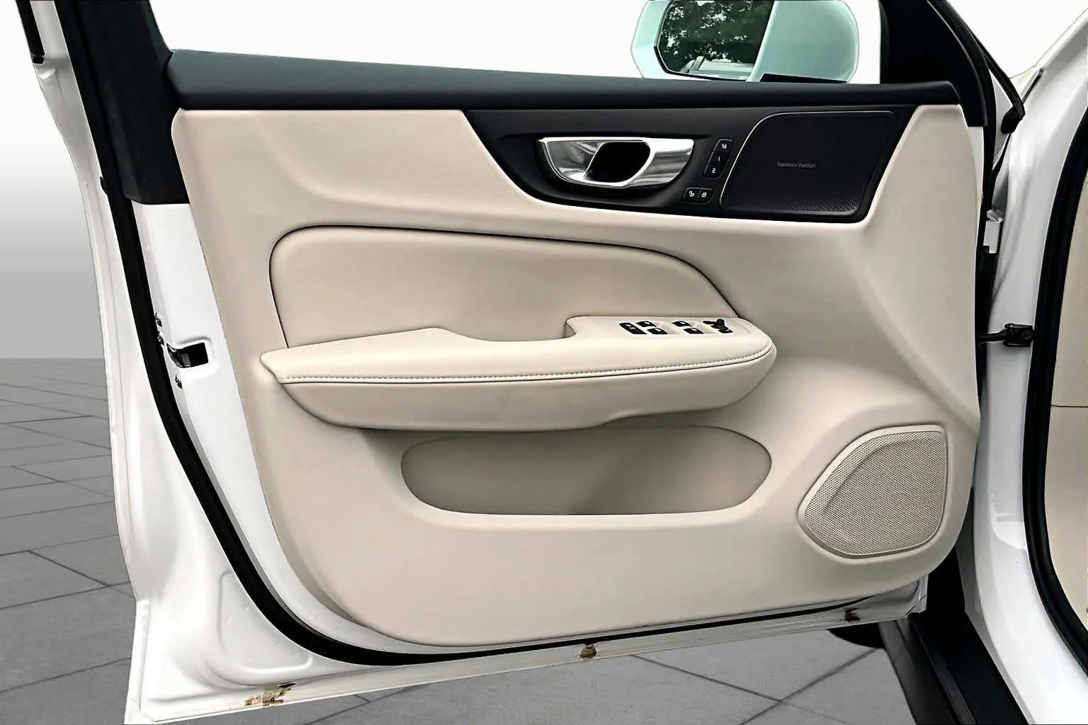 New 2026 Crystal White Volvo Plus image 11