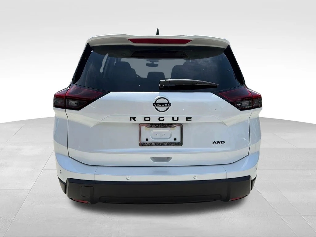 New 2026 Everest White Pearl TriCoat Nissan Dark Armor™ image 6