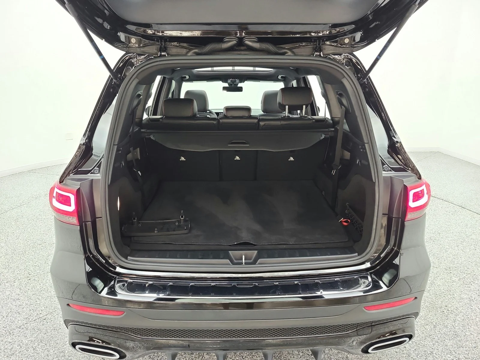 Used 2022 Night Black Mercedes-Benz GLB 250 SUV image 18