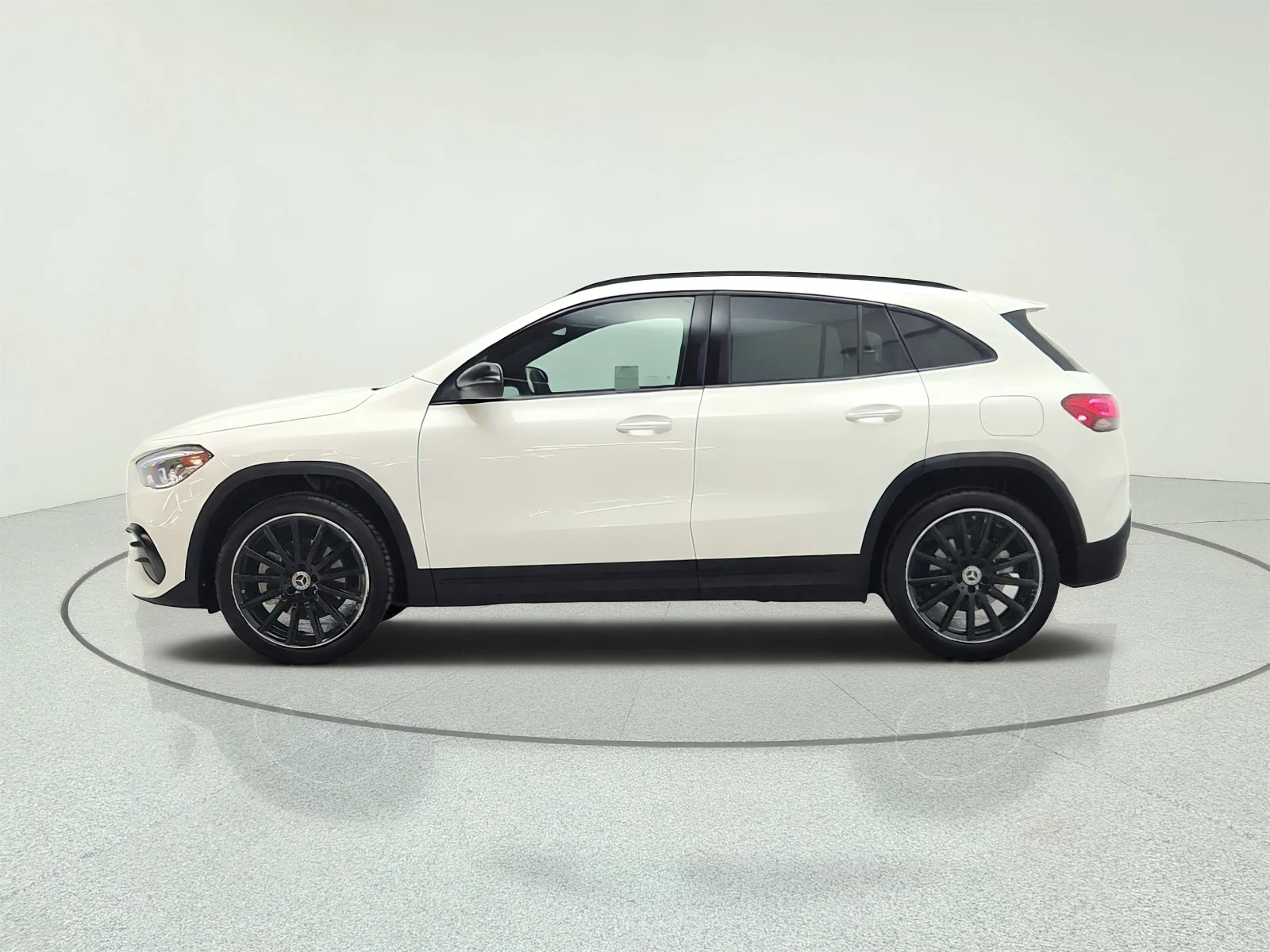 Used 2023 Polar White Mercedes-Benz GLA 250 SUV image 8