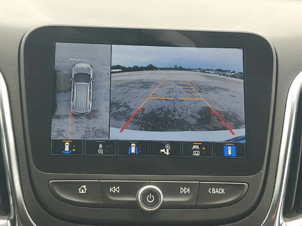 Used 2024 Summit White Chevrolet LT image 17