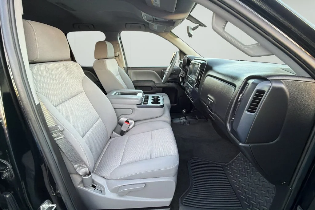 Used 2016 Black Chevrolet Custom image 14