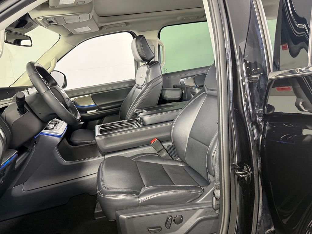 Used 2025 Black Metallic Ford Platinum image 22