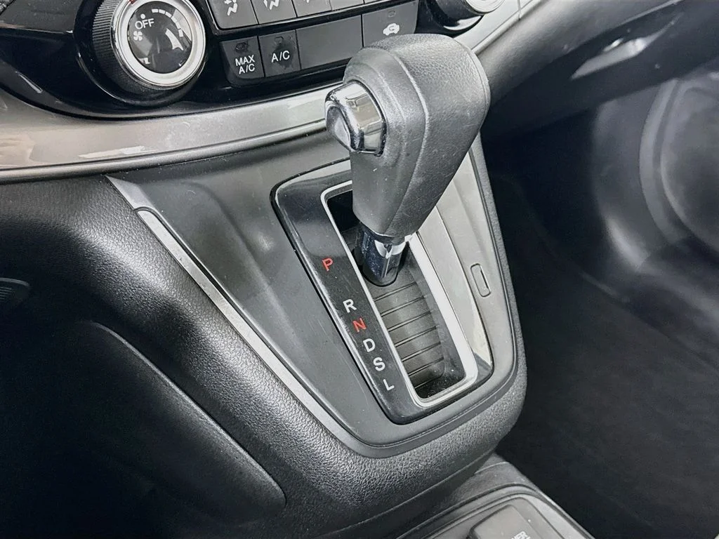 Used 2015 Alabaster Silver Metallic Honda LX image 17