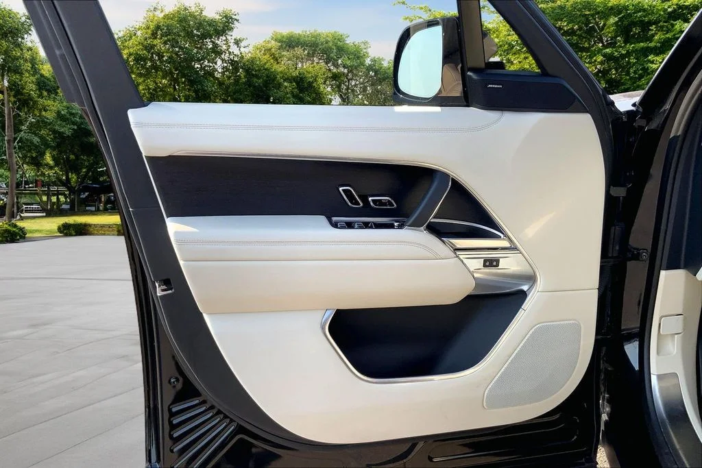 Used 2023 Black Land Rover SE image 19