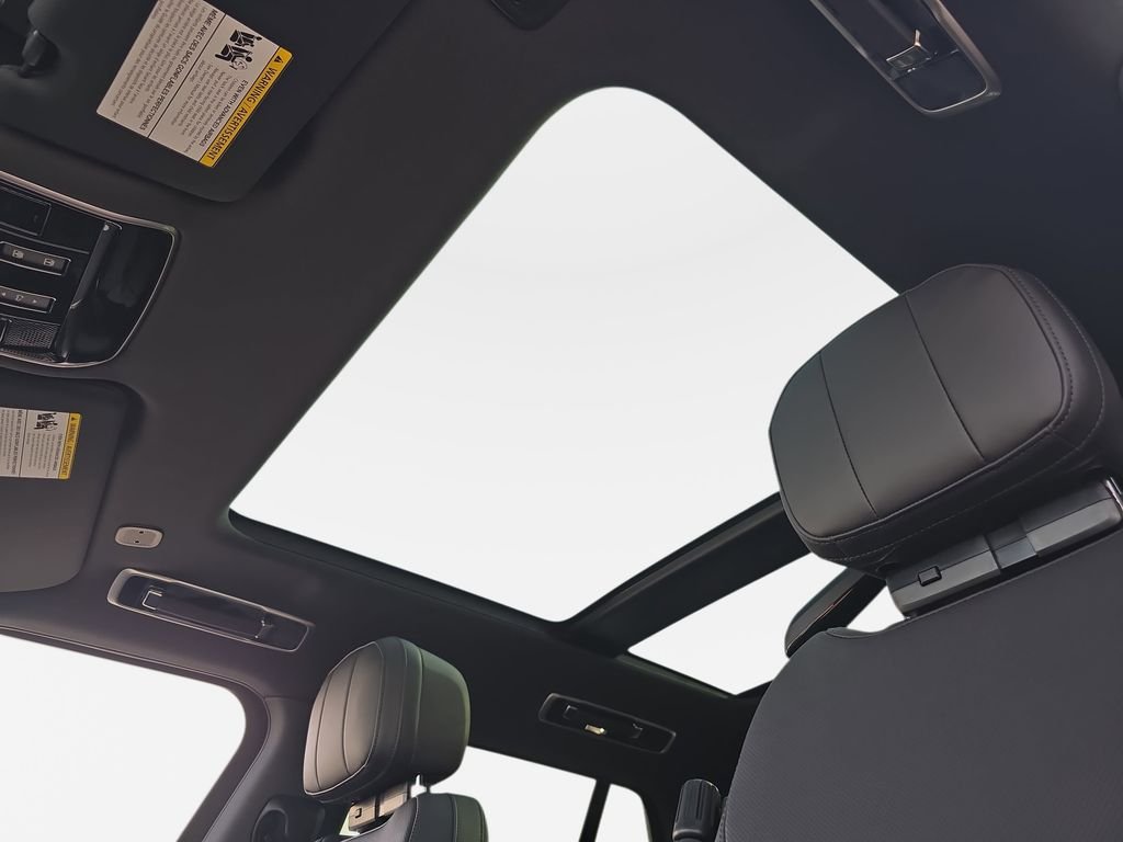 New 2026 Carpathian Grey Land Rover SE image 31