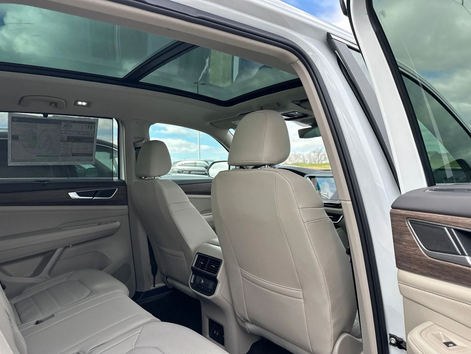 New 2026 White/off-white Volkswagen 2.0T SEL image 36