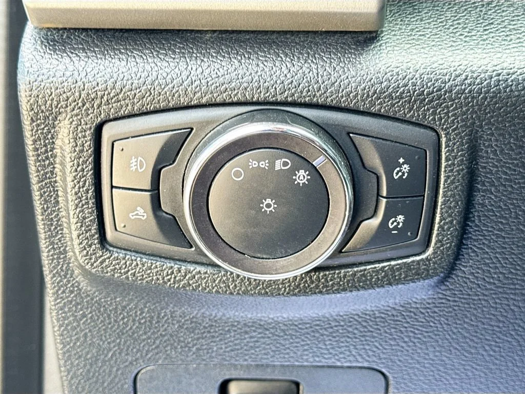 Used 2020 Silver Ford Lariat image 12