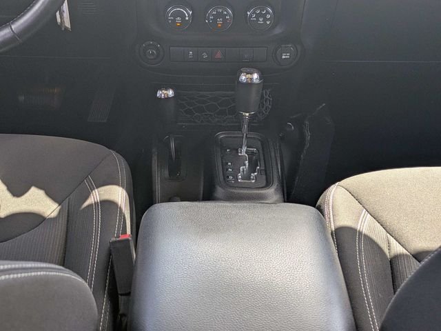 Used 2015 Green Jeep Unlimited Sahara image 17