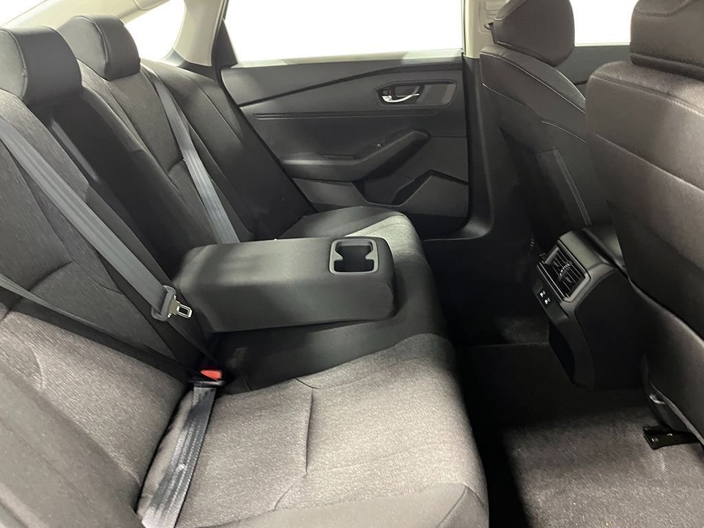 2025 Honda Accord SE - Photo 25