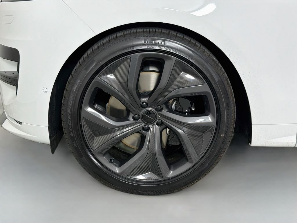 New 2026 Fuji White Land Rover Dynamic SE image 33