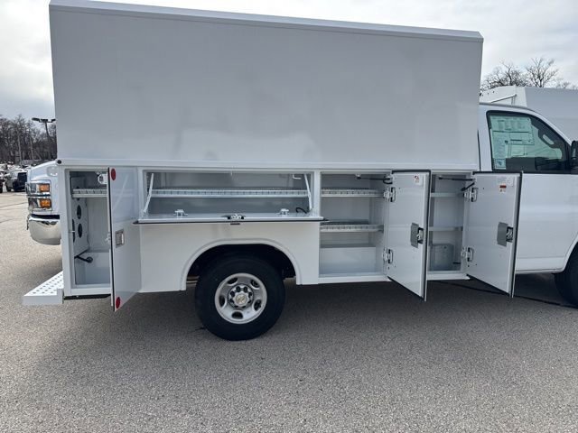 New 2025 Summit White Chevrolet 1WT image 7
