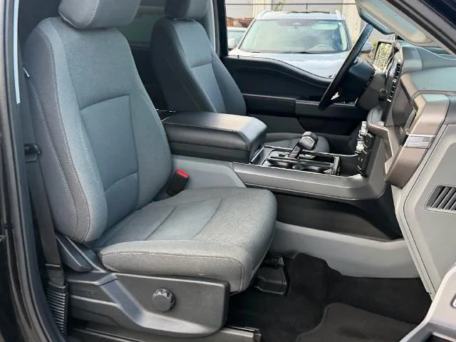 Used 2025 Black Metallic Ford XLT image 48