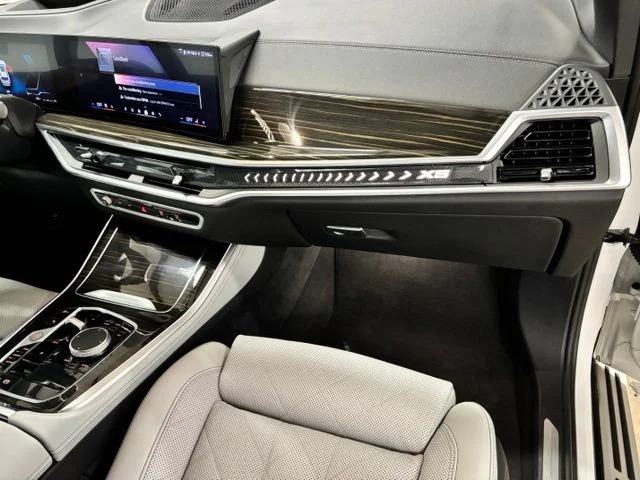 Used 2024 White BMW sDrive40i image 20