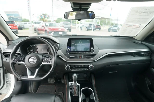 Used 2024 Glacier White Nissan 2.5 SR image 19