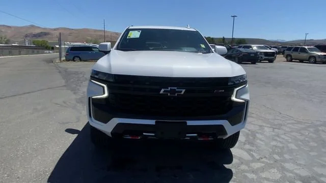 Used 2023 Iridescent Pearl Tricoat Chevrolet Z71 image 3