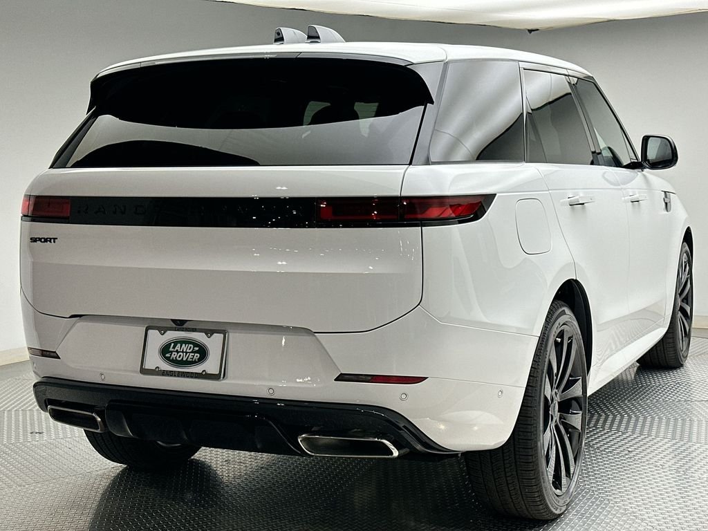 New 2026 Fuji White Land Rover Dynamic SE image 3