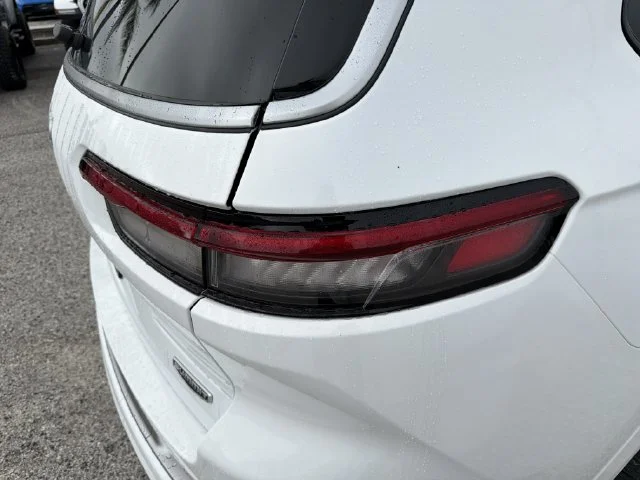 New 2027 Bright White Clear-Coat Paint Jeep Summit image 9