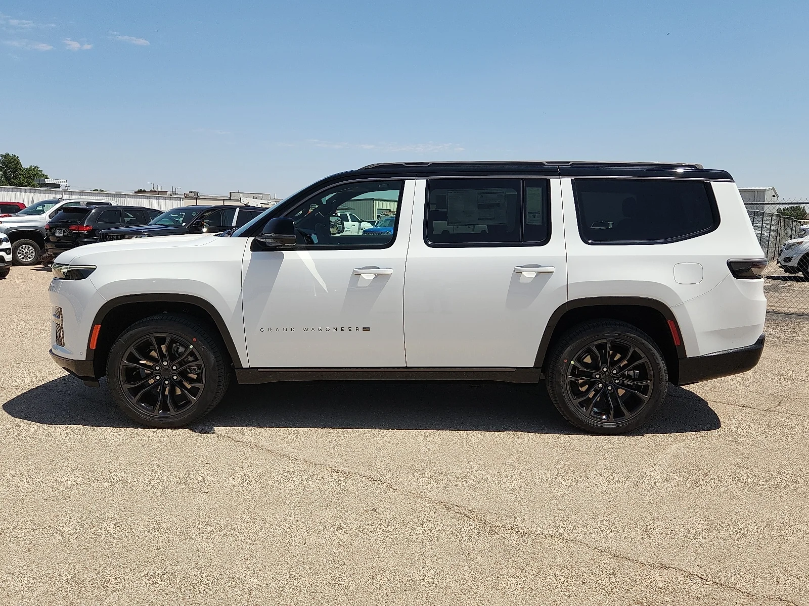 New 2026 Bright White Clear-Coat  Paint Jeep SUMMIT RESERVE 4X4 image 2