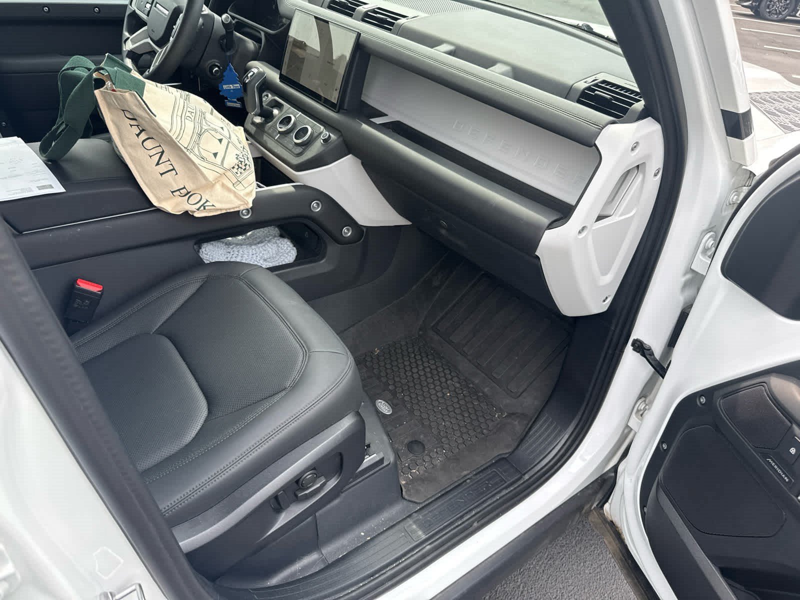 Used 2025 White Land Rover S image 8