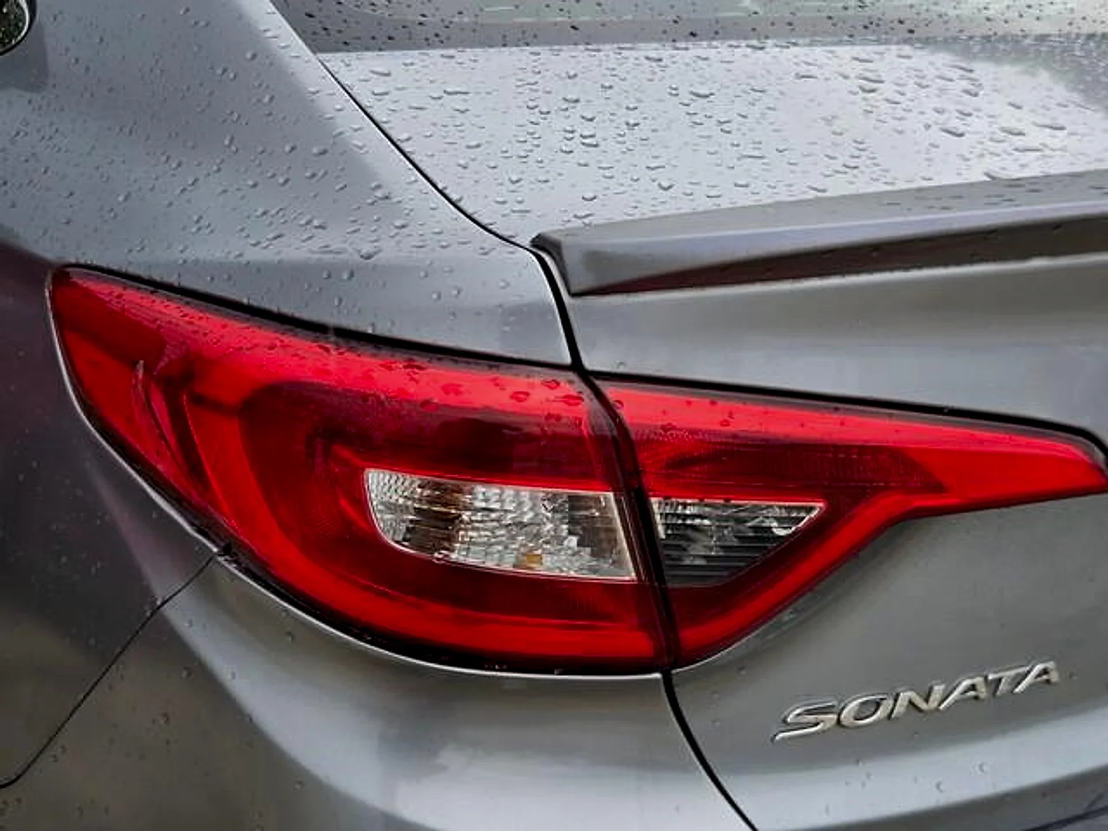 Used 2015 Shale Gray Metallic Hyundai SE image 8