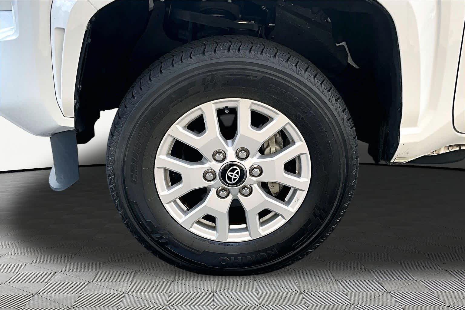 Used 2024 Ice Cap Toyota SR5 image 11
