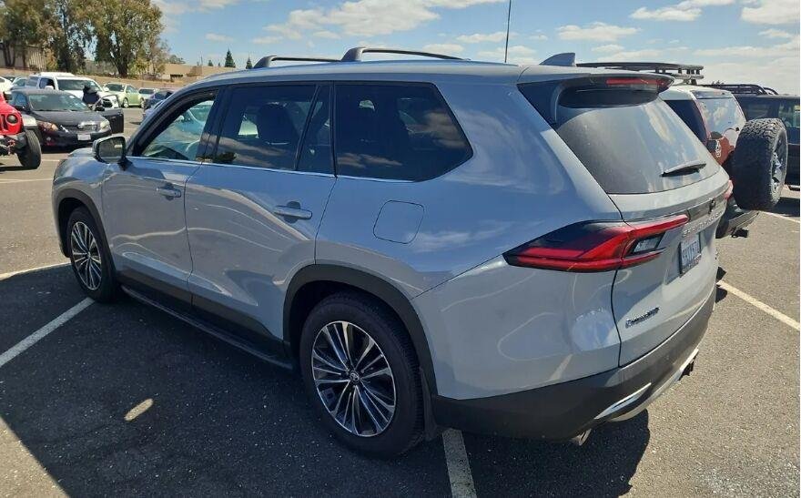 2025 Toyota Grand Highlander Platinum - Photo 2
