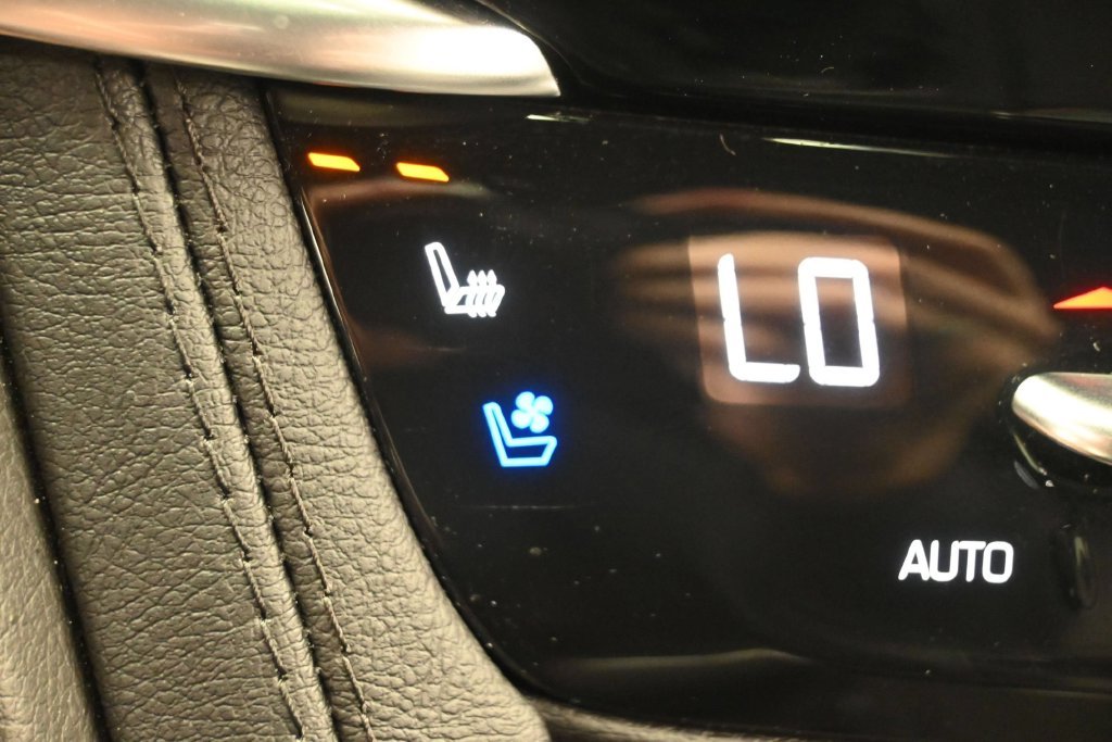 Used 2025 Black Cadillac Premium Luxury image 21