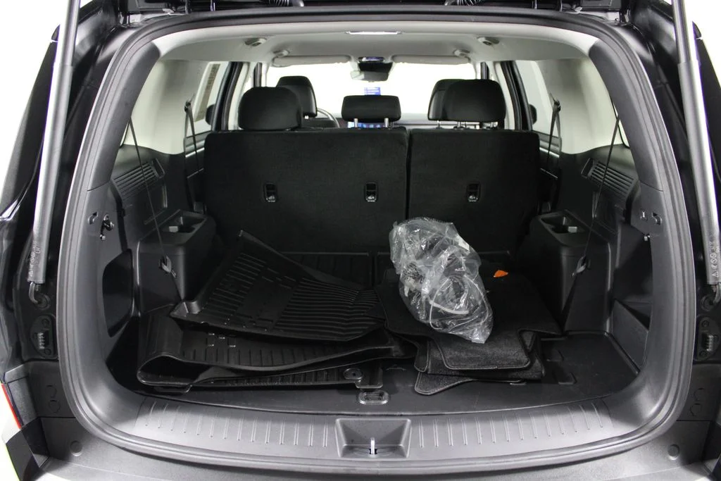 Used 2026 Black Hyundai SE image 17